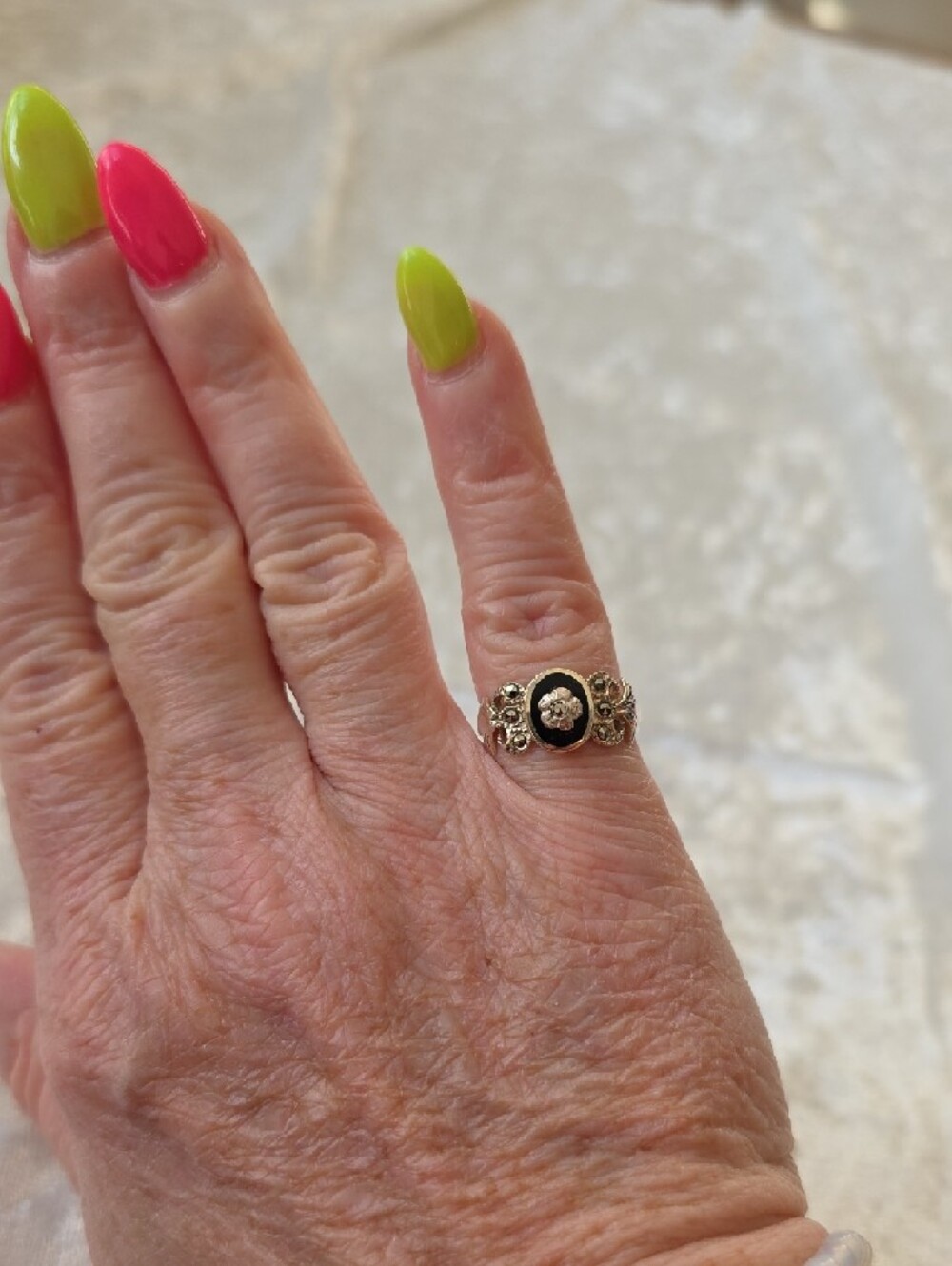 Vintage Sterling Silver Floral Filigree Onyx & Marcasite Ring Size 6.5 - Picture 5 of 8